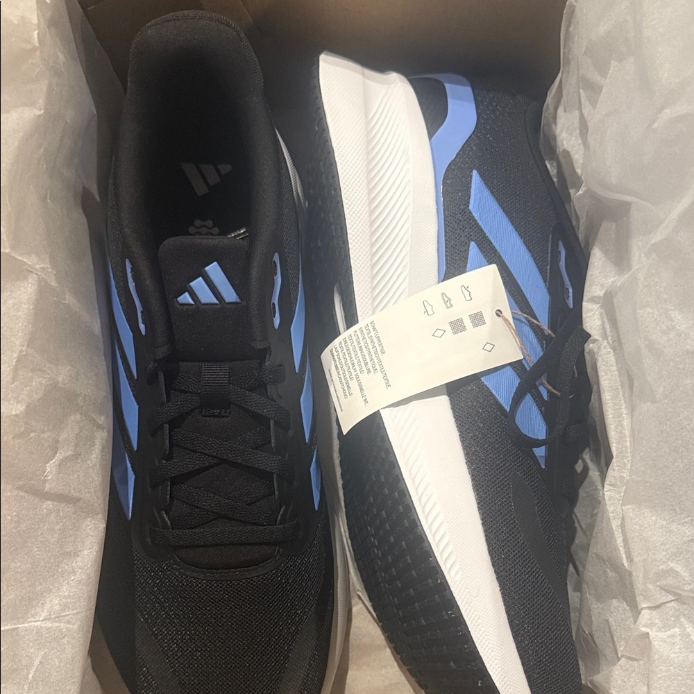 Adidas Men's Black and Light Blue Athletic Shoes

RUN FALCON 5

9.5- uk
